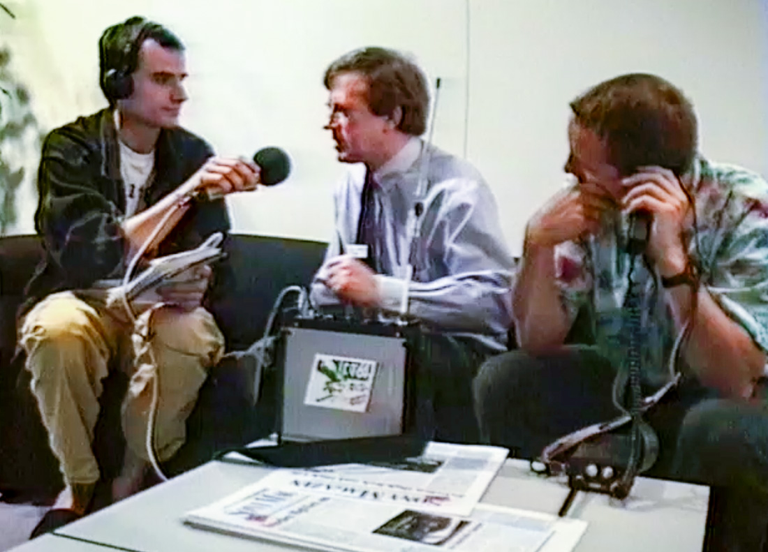 Lutz Schramm mit einer tragbaren UKW-Reporter-Einheit während der Internationalen Funkausstellung 1991 | Foto: © Jörg Wagner